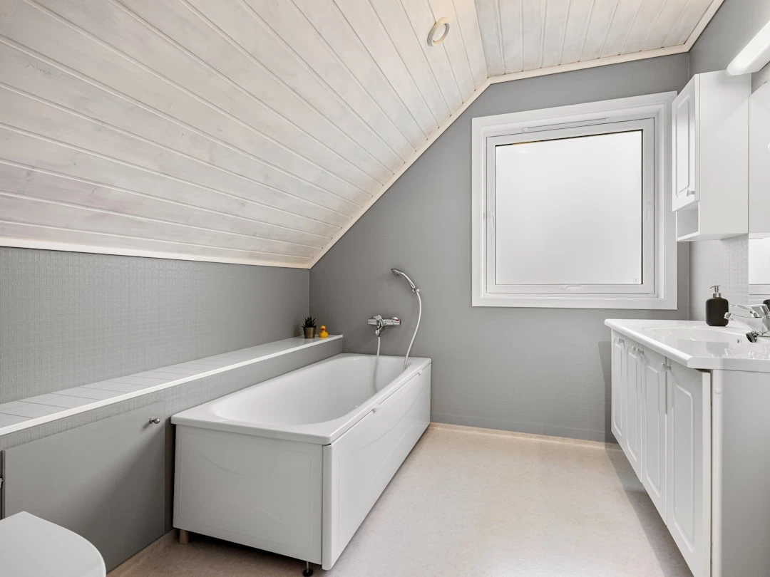 photo-1723640584523-7b38d0e278ef