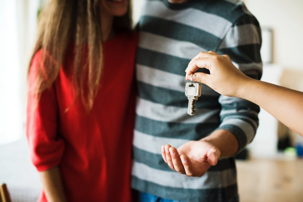 couple-home-house-1288482-1024x684