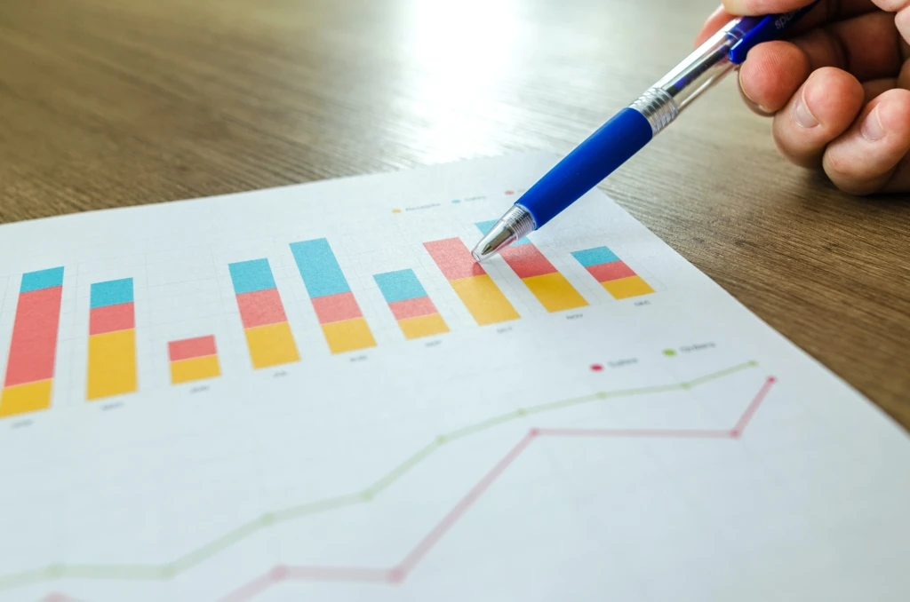 analytics-blur-close-up-commerce-590020-1024x678