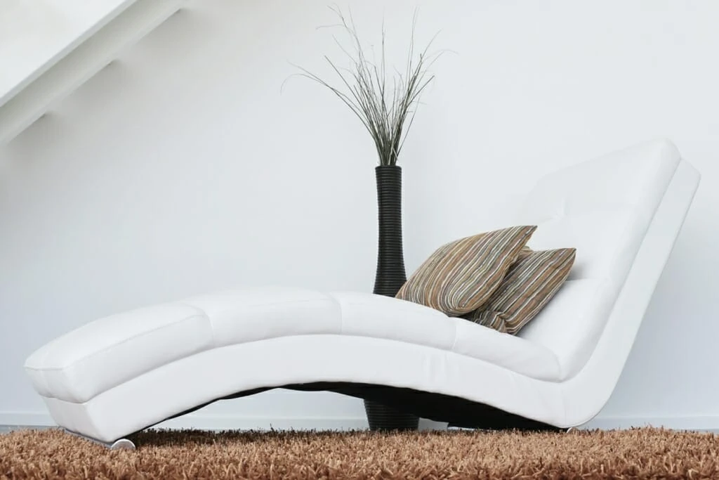 couch-447484_1920-1024x683