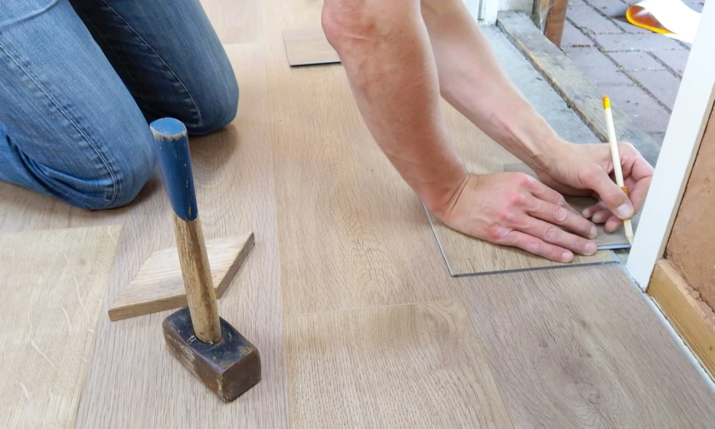 floor-flooring-hand-man-1388944-1024x615