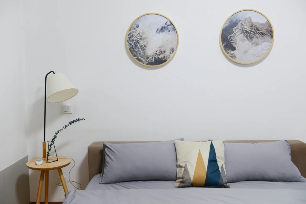 bed-bedroom-chair-707581-1024x683