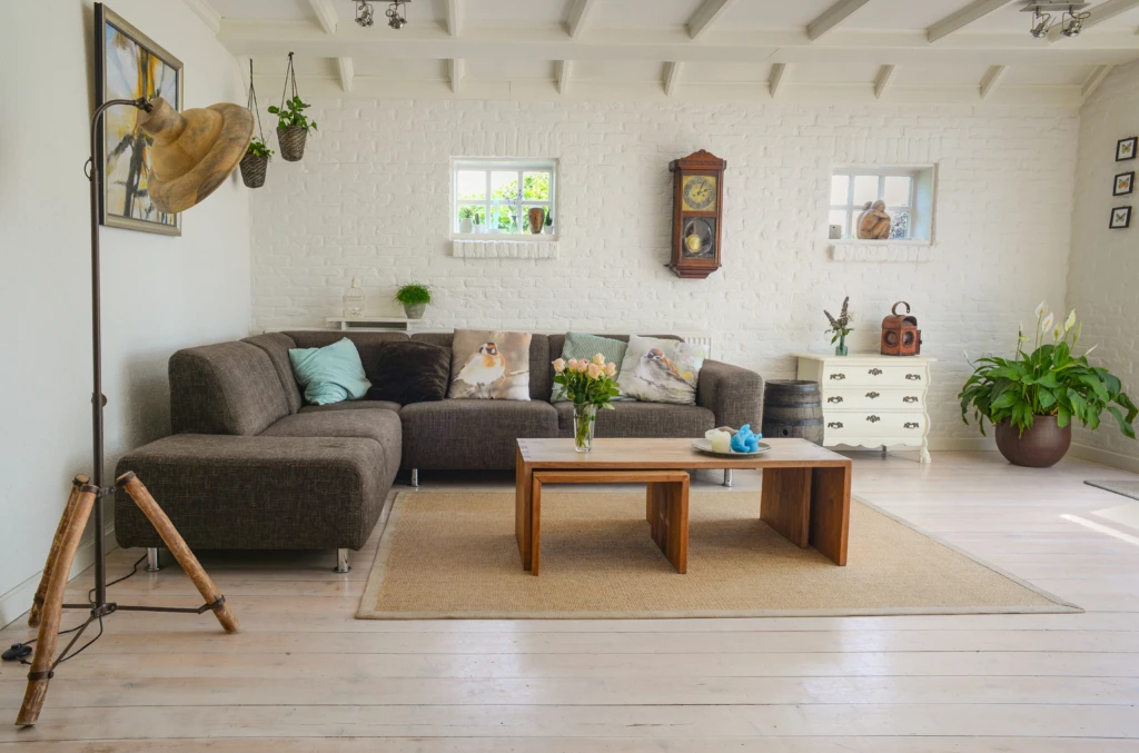 living-room-couch-interior-room-584399-1024x677