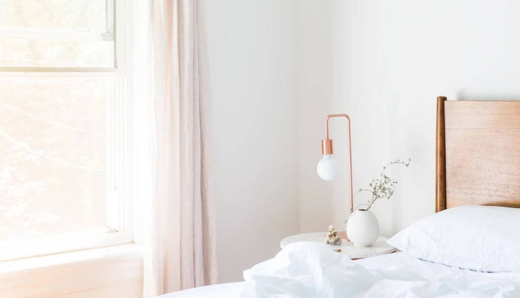 apartment-bed-bedroom-545034-1-e1536066734965-1024x588