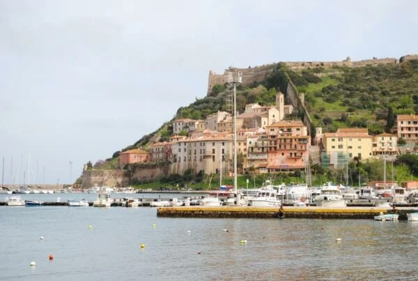sea-coast-water-boat-town-river-1001454-pxhere.com_-600x403
