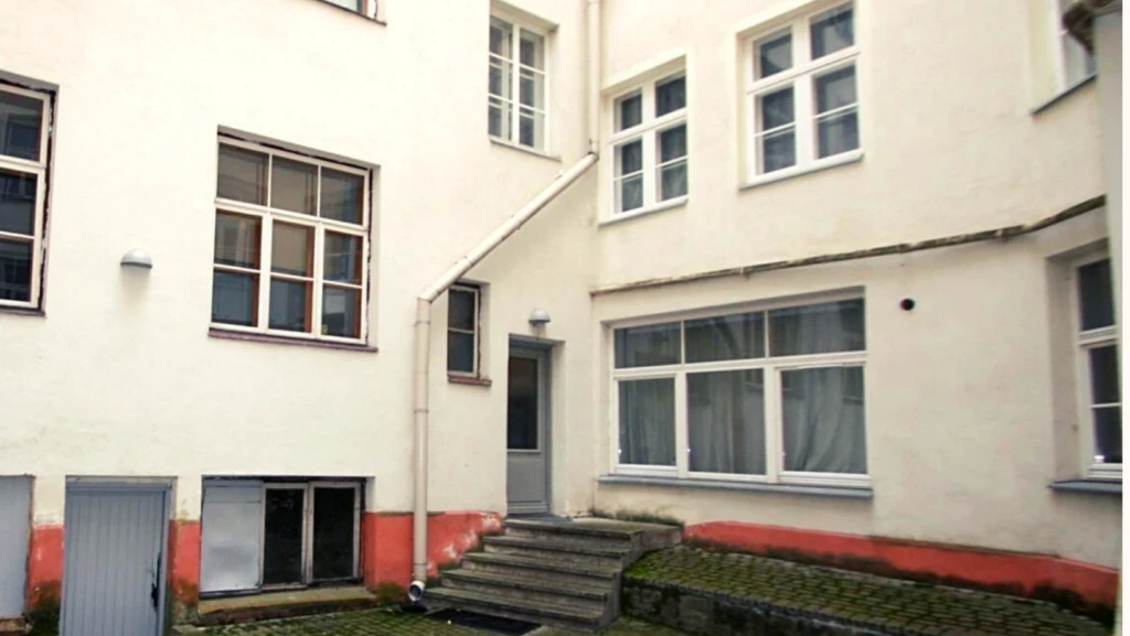 Pink-Brushstroke-Fashion-Influencer-Facebook-Cover-5-1024x577