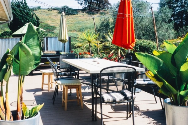 garden-table-terrace-2711-1-600x398