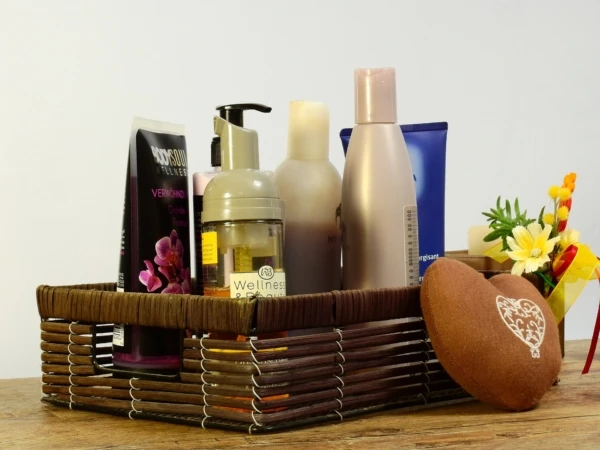 cosmetics-2389779_1920-600x450