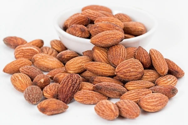 almonds-1768792_1920-600x400