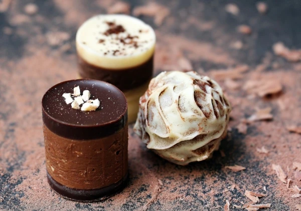 chocolates-1737503_1920-600x421