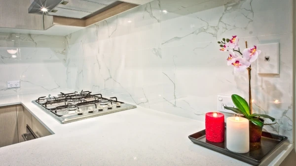 backsplash-candles-contemporary-210687-600x338