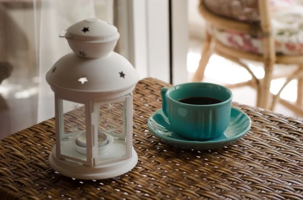 brown-candle-coffee-1011295-600x397