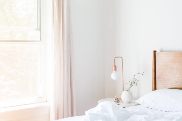 apartment-bed-bedroom-545034-600x400