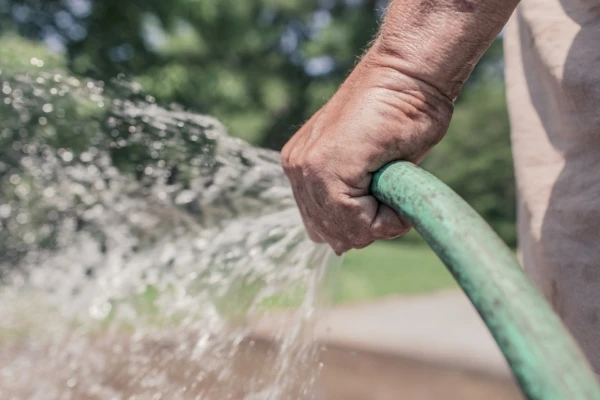 garden-hose-413684_1920-600x400