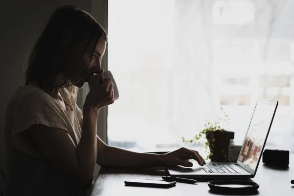 adult-blur-businesswoman-374897-600x400