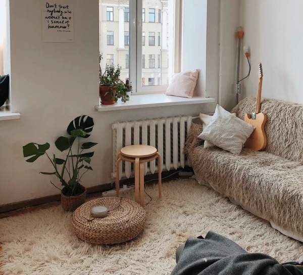 apartment-architecture-bedroom-892618-e1527683343635-600x544