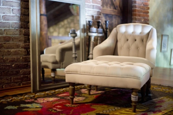 armchair-2608301_1920-600x400