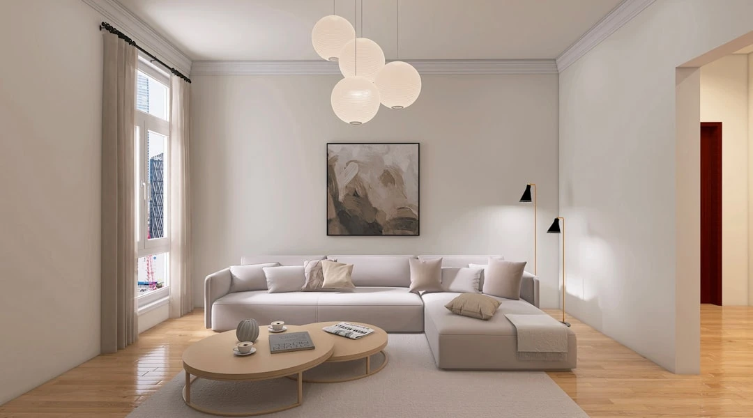 elutuba minimalistliku diivani ja lauaga – moodne minimalism Eesti kodus