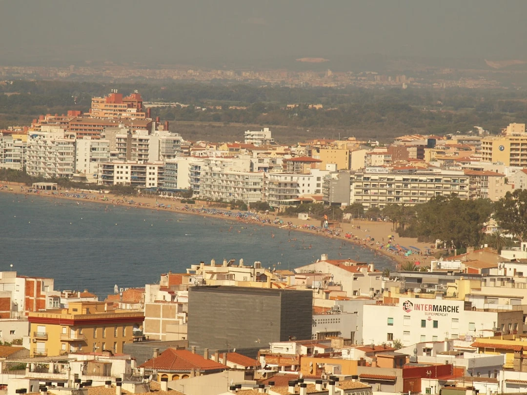 vaade Hispaania rannikulinnale ja merele – kinnisvara Costa del Solis