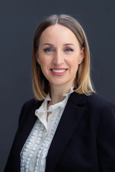 Nelia Novare